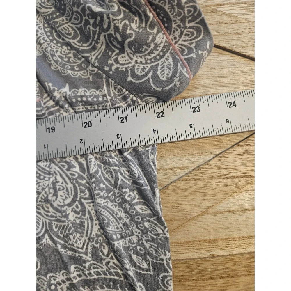 Tahari Gray Pink Paisley Capri Pajama Set Large WA3577-028-TSA Sleepwear #788